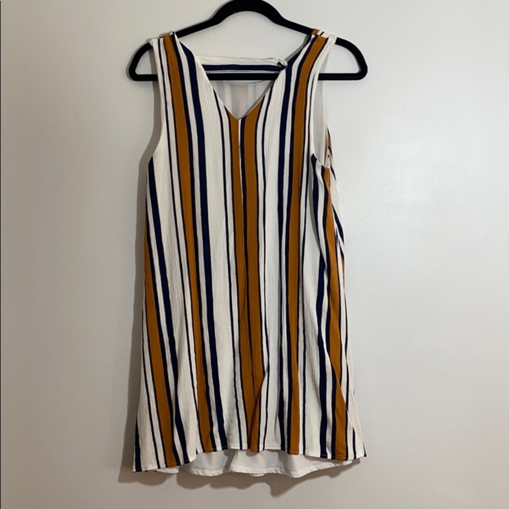 Dress - Picture 2 of 5